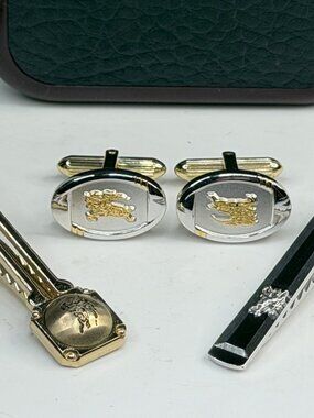 Vintage Burberrys Cufflinks Tie Bar Set Knight Motif SS3290